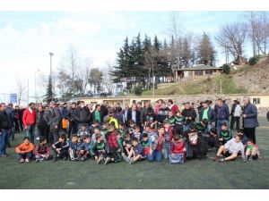 Futbol Sahalarını Kaybedince Tepkilerini Yolu Trafiğe Kapatarak Gösterdiler