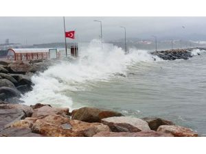 Fırtına, Bandırma’da Ulaşımı Etkiledi