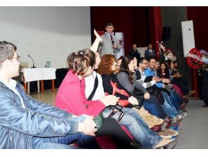 Feyzioğlu, Sahneye Gençleri Oturtturdu