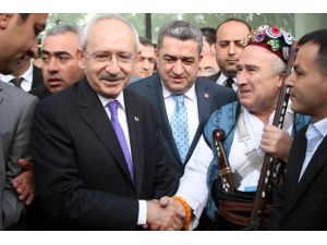 Kılıçdaroğlu, Üniversiteli Kız Öğrencilere Destek İçin İzmir’de