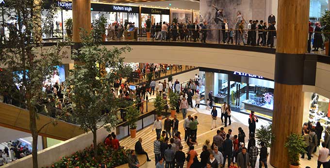 Kışı Kaçıranlar Da Baharı Yakalayanlar Da Piazza’da