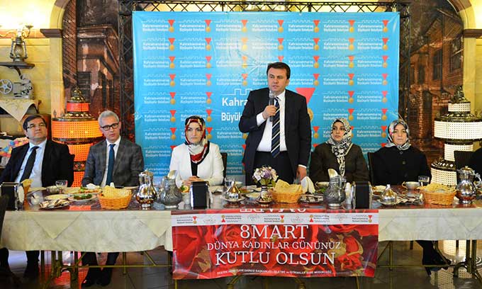 Başkan Erkoç’tan Bayan Personellere 8 Mart Jesti