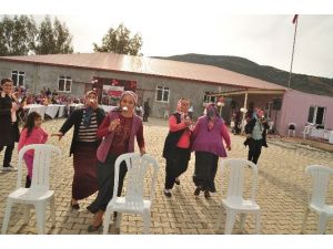Çiftçi Kadınların Rengarenk Kadınlar Günü Kutlaması
