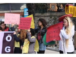 Kadınların Çilesini Sahilde Tiyatroya Yansıttılar