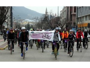 Kadına Şiddete Dikkat Çekmek İçin Pedal Çevirdiler