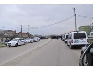 Bursalı Kadınlar Taşlarla Yol Kapattı