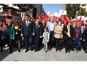 Binlerce Kadın Şiddeti Tarsus’ta Kınadı