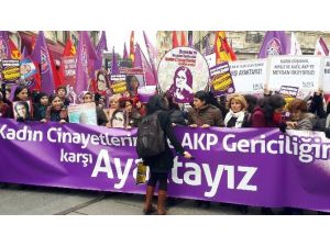 Kadınlar, İstiklal Caddesi’nde ’Özgecan’ İçin Yürüdü