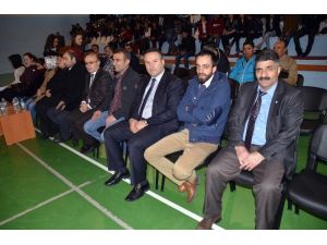 Kadına Şiddeti Kardan Heykel İle Kınadılar