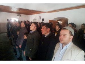 Camide Okunan İstiklal Marşı Herkesi Duygulandırdı