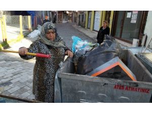 Kocasının Sokağa Attığı Yaşlı Kadın Kış Günü Naylon Çadırda Yatıyor