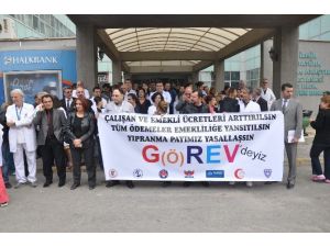 Sağlık Çalışanları İş Bırakıyor