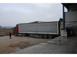 Suriyeli Sığınmacılara Bayramiç’ten 40 Ton Elma Yardımı