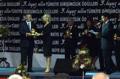 Güle Dünya Barış Girişimcisi ödülü 