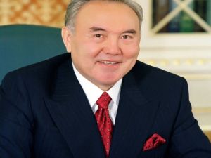 Nazarbayev Yeniden Aday