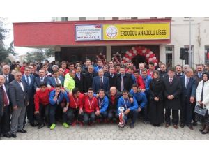 Şampiyonlara İlk Hediye Dünya Şampiyonu’ndan