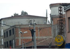 Göstericiler Mobese’leri Yerinden Söktü