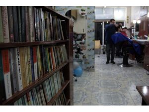 Berber Dükkanını Mini Kütüphaneye Dönüştürdü