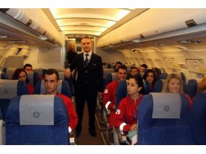 Uçakta Doğdu, Kabin Memuru Oldu