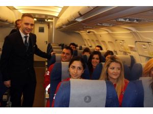 Uçakta Doğdu, Kabin Memuru Oldu