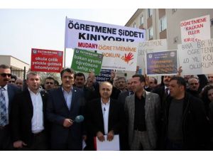 Öğretmenler Dayağa Öfkeli