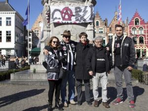 Brugge Meydanına Çarşı Bayrağı