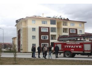 Erzincan’da Fırtına Çatıları Uçurdu