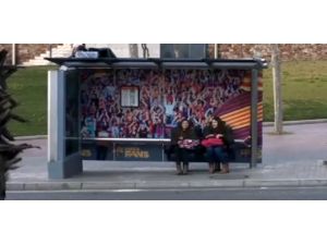 Otobüs Durağı Barca Yedek Kulübesi Oldu