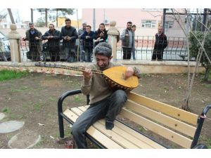Kobanili Halk Ozanının Hali Yürekleri Burkuyor