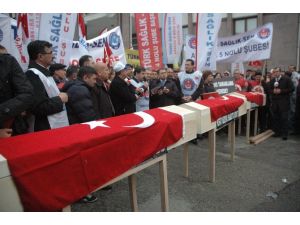 Bakanlık Önünde Tabutlu Eylem