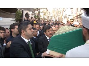 Başbakan Yakın Arkadaşının Cenazesine Omuz Verdi