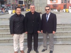 Resim Çekip Tıp Bayramları’nı Kutladılar