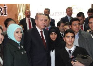 (Özel Haber) Yemenli Kızın, Cumhurbaşkanı Erdoğan İle Fotoğraf Çektirme Mutluluğu