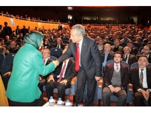 Arınç: “Chp Başörtüsüne ‘Gık’ Bile Diyemiyor”