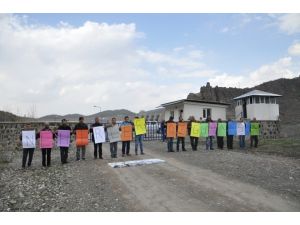 Nehirler Günü’nde Barajın Güvenlik Kulübesine Yumurta Attılar