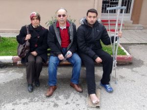 Sınav İçin Alçısını Çıkardı