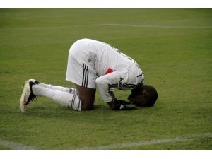 Demba Ba Rekora Koşuyor