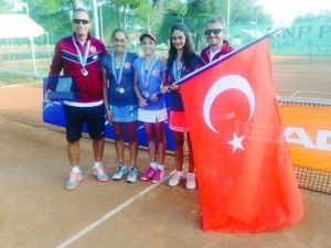 Bakan Kılıç Tenisçi Kılıç Betina Tokaç’ı Tebrik Etti