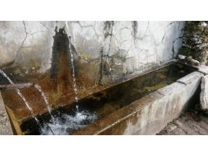 Kuruyan Çoban Çeşmesi Kar Yağınca Yeniden Akmaya Başladı