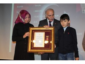 Şehit Ailelerine Devlet Övünç Madalyası