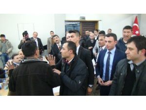 Manisa’da Gergin Meclis Toplantısı