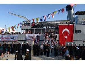 Kahraman Gemi Gelin Gibi Süslendi