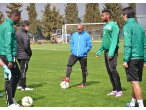 Roberto Carlos’lu Akhisar Belediyespor 12 Puan Topladı