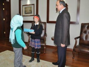Akif Ödül Almadığı Diye Kabul Etmediği Ödül Suriyeli Öğrenciye Verildi