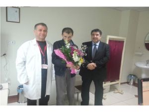Hastadan Doktoruna Çiçekli Teşekkür