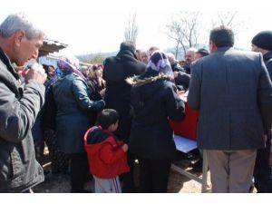 Mevzide İntihar Ettiği Öne Sürülen Asker Toprağa Verildi