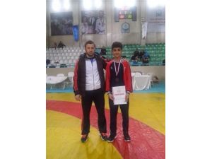 Bilecikli Güreşçiler Türkiye Güreş Şampiyonasına Gitmeye Hak Kazandılar