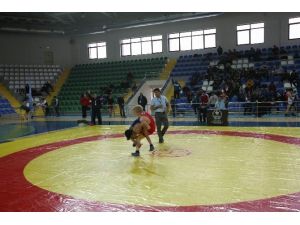 Rize’de Güreş Grup Müsabakaları Sona Erdi