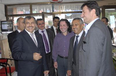 Bakan Eroğlundan esnaf ziyareti 