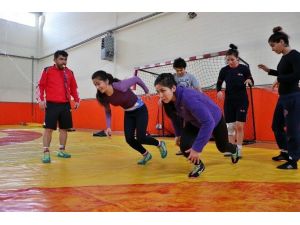 Güreşin Prensesleri Avrupa Şampiyonası’na Hazır